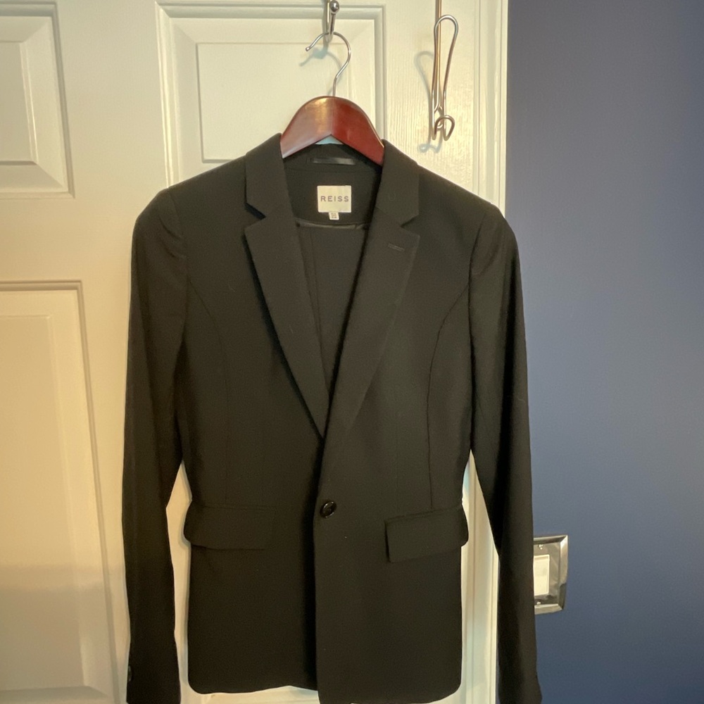Reiss suit - blazer and skirt suit - size 6 (2 pieces)